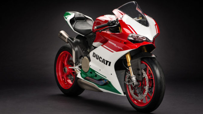 Studioaufnahme einer Ducati 1299 Panigale R Final Edition von 2017.
