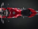 Studioaufnahme einer roten Ducati Panigale V4 S des Modelljahres 2018 von oben.