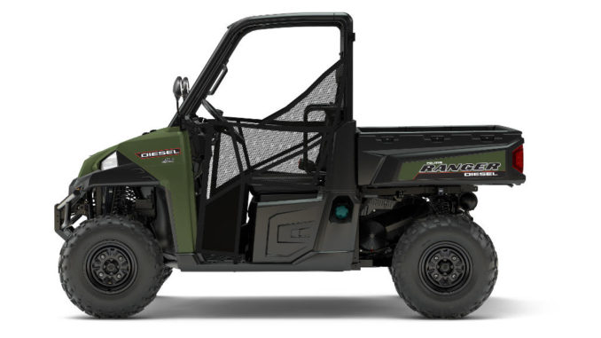 Studioaufnahme eines grünen Polaris Ranger Diesel HD des Modelljahres 2017.