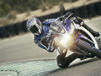 Kurvenfahrt mit dem Sportbike Yamaha YZF-R3, Modelljahr 2016