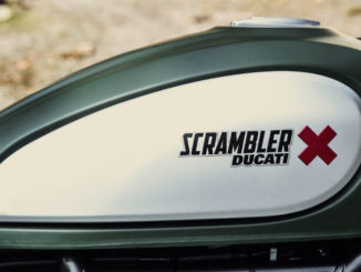 Motorrad-Tank einer Ducati Scrambler.