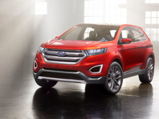 Ein roter Ford Edge Concept steht 2013 in einer Fabrikhalle.