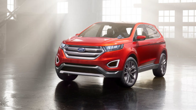 Ein roter Ford Edge Concept steht 2013 in einer Fabrikhalle.