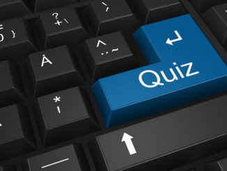 Schwarze Computertastatur, bei der die blaue Enter-Taste mit dem Wort "Quiz" versehen ist.
