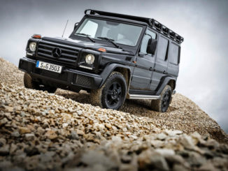 Mercedes-Benz G 350 d Professional; Exterieur: obsidianschwarz; Professional Offroad-Paket, im Schottergelände