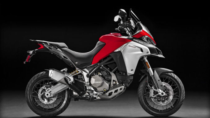 Eine rote Ducati Multistrada 1200 Enduro des Modelljahres 2016