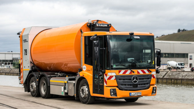 Der Mercedes-Benz Econic NGT im Einsatz bei AWS Abfallwirtschaft Stuttgart. Technische Daten: Mercedes-Benz Econic NGT, Euro VI Erdgasmotor M 936 G mit 7,7 l Hubraum, 222 kW (302 PS), zulässiges Gesamtgewicht von 26 t, Radstand 3900 mm