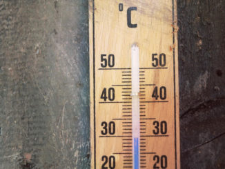 thermometer temperatur grad celsius skala, vergilbtest Thermometer in Großaufnahme