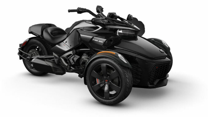 Studioaufnahme eines schwarzen Can-Am Spyder F3 von 2019.