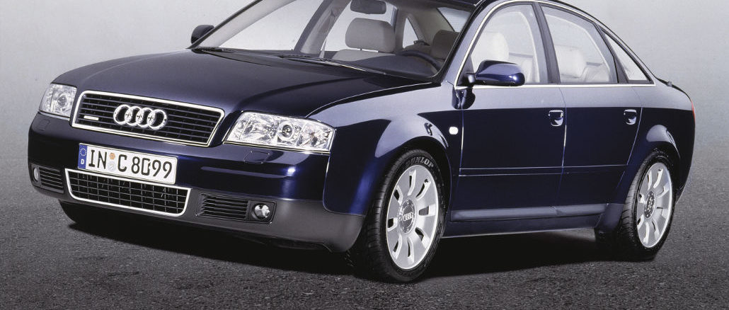 Studioaufnahme eines blauen Audi A6 C5.