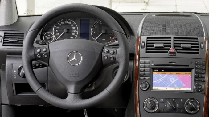 Mercedes-Benz A 170 ELEGANCE der Baureihe 169 (seit 2004), Cockpit, Foto nach der Modellpflege aus dem Jahr 2008.