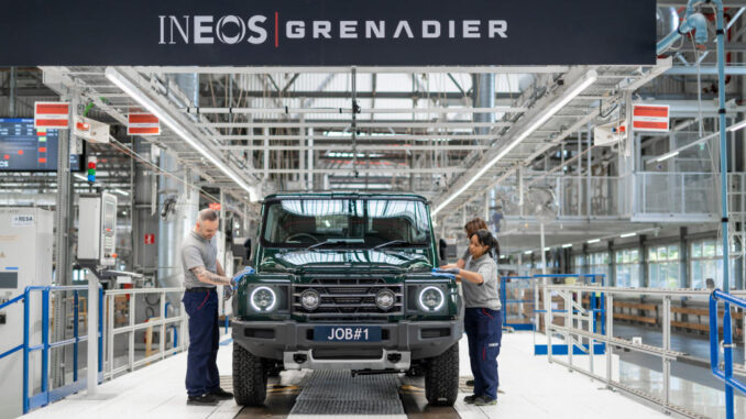 Ein grüner Ineos Grenadier läuft am 17 Oktober 2022 im Werk Hambach vom Band.