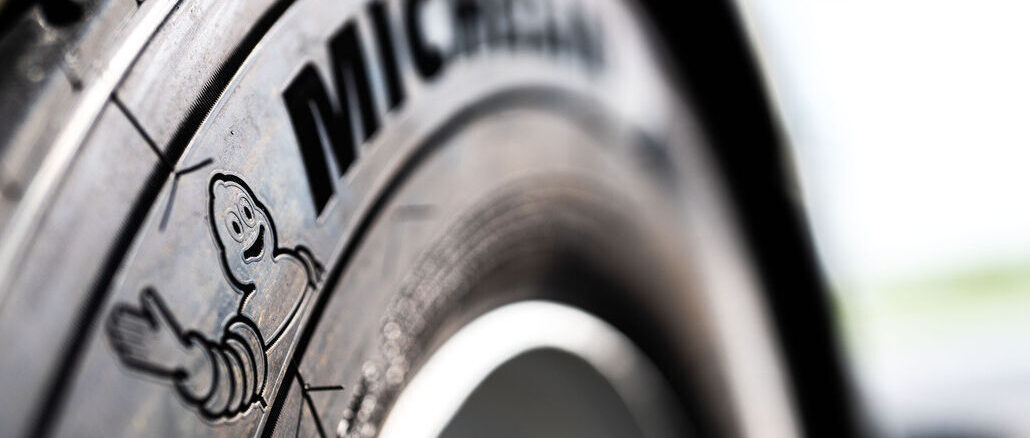Großaufnahme eines Lkw-Reifens von Michelin von 2025.