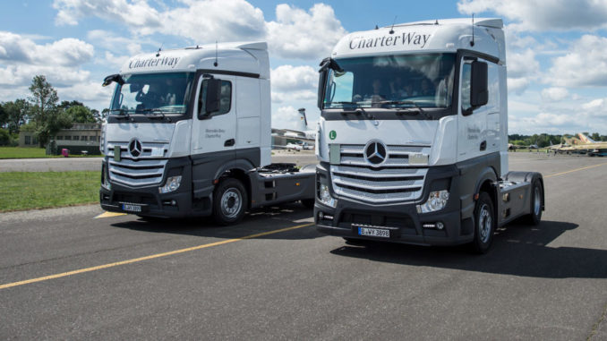 CharterWay unterstützt Aktion „Lkw und toter Winkel“ mit zwei Mercedes-Benz Actros 1845 mit Active Brake Assist 4