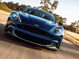 Front eines blauen Aston Martin Vanquish S