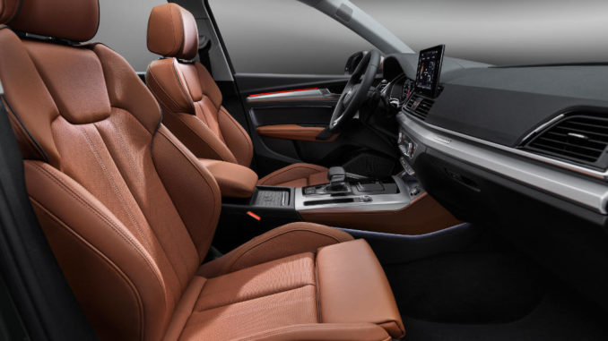 Braune Ledersitze im Innenraum eines Audi Q5 40 TDI, aufgenommen im Juni 2020.