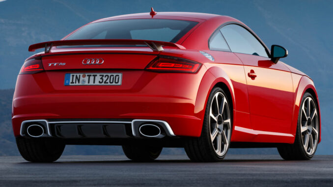 Audi TT RS Coupé (2016) 1 Standaufnahme, Farbe: Catalunyarot