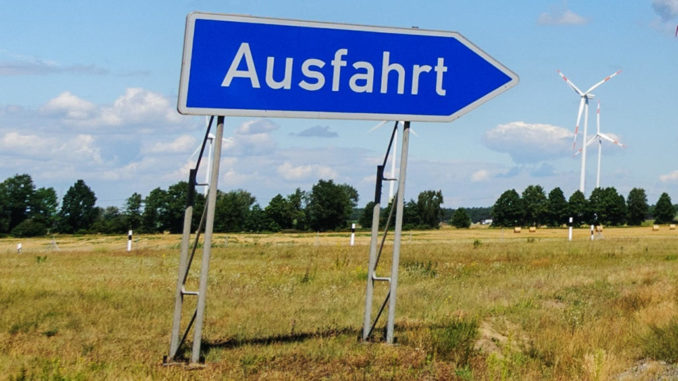 autobahn ausfahrt straße natur himmel gras