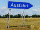 autobahn ausfahrt straße natur himmel gras