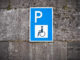 schild parkplatz parken hinweis verkehrszeichen