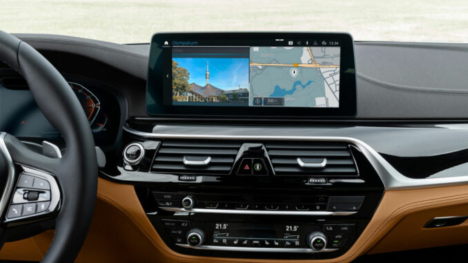 Abbildung der Funktion BMW-Maps auf dem Cockpidisplay (Juli 2020).