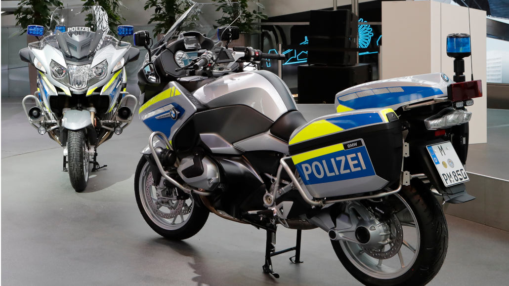 Neue Motorräder für die Bayerische Polizei: BMW R 1250 RT in der BMW Welt (11/2019).