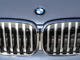 Großaufnahme der Front eines BMW X1 xDrive25d, X Line, Storm Bay metallic (09/2019)