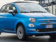 Ein blauer Fiat 500 steht als Mirror Sondermodell auf einer Teststrecke (01/2018)