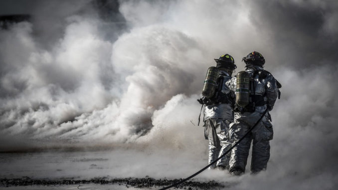 unfall feuerwehr training leben feuer schutz gefahr