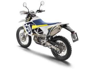 Studioaufnahme einer Husqvarna 701 Enduro LS des Modelljahres 2020.