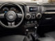 Cockpit des Jeep Wrangler Unlimited "75th Anniversary"