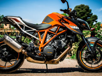 superduke super herzog moto fahrzeug geparkt ktm