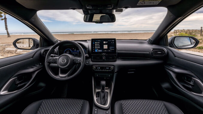 Mazda2 Hybrid 2024, Homura Plus, Cockpit