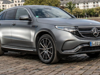 Mercedes-Benz EQC 400 4MATIC; designo selenitgrau magno; AMG Line; Ledernachbildung ARTICO; Mikrofaser DINAMICA schwarz, aufgenommen 2019