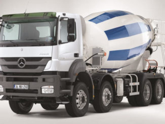 Der Mercedes-Benz Axor 4140 mit Betonmischer-Aufbau für den Einsatz in der Baubranche.