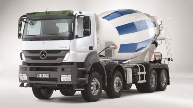 Der Mercedes-Benz Axor 4140 mit Betonmischer-Aufbau für den Einsatz in der Baubranche.