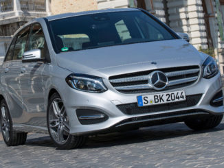 Mercedes-Benz B 220 d polarsilber metallic, aufgenommen 2017 in Budapest