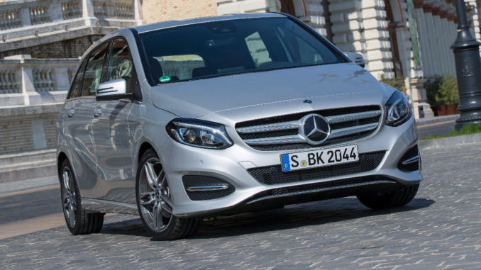 Mercedes-Benz B 220 d polarsilber metallic, aufgenommen 2017 in Budapest