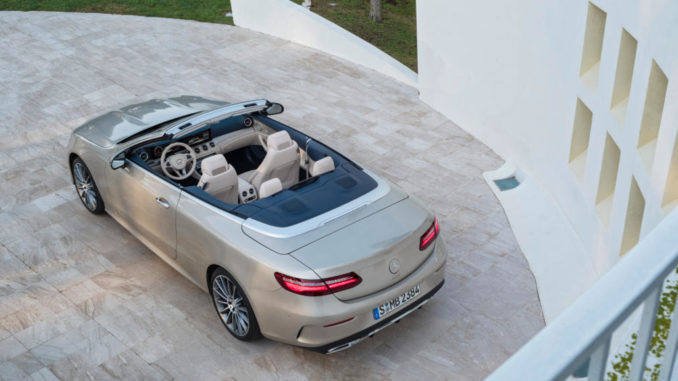 Mercedes-Benz E-Klasse Cabriolet; 2017; Exterieur: aragonitsilber metallic, AMG Line; Interieur: yachtblau / macchiatobeige; Zierteile: Holz sen hellbraun glänzend