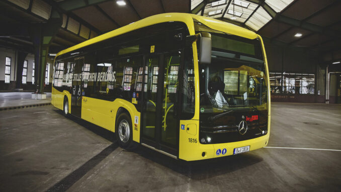 Der erste von 15 vollelektrisch angetriebenen Mercedes Benz eCitaro wird 2019 an die Berliner Verkehrsbetriebe (BVG) ausgeliefert.