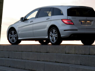 Mercedes-Benz R-Klasse Modelljahr 2010, R 350 BlueTEC, Exterieur in silber.