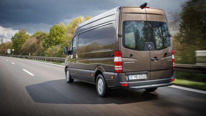 Mercedes-Benz Sprinter 311 CDI; Exterieur; dolomitbraun metallic; OM 651 mit 84 kW/114 PS; 2,15 L Hubraum; 7G-Tronic Plus; Radstand: 3665 mm; 3,5 Tonnen, aufgenommen im April 2016.