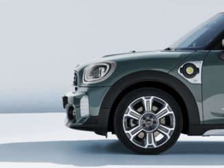 Front eines grünen MINI Cooper SE Countryman ALL4 (05/20)