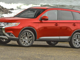 Ein roter Mitsubishi Outlander