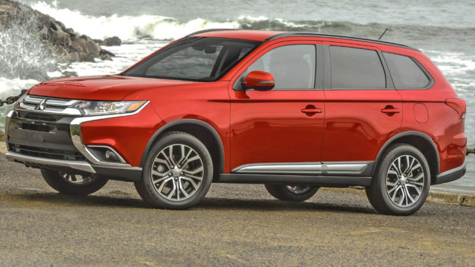 Ein roter Mitsubishi Outlander