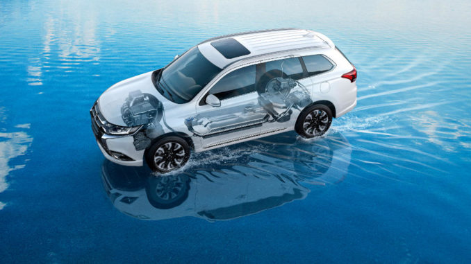 Explosionszeichnung eines Mitsubishi Outlander PHEV, der durch seichtes Wasser fährt.