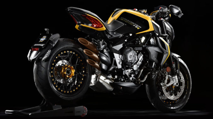 Studioaufnahme einer MV Agusta Brutale 800 Dragster RR in gelb und schwarz