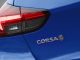 Detailaufnahme eines vollelektrischen Opel Corsa-e in der Farbe Blau von 2020.