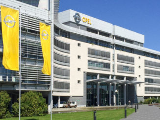 Aufnahme des Eingangsbereichs des Opel-Hauptgebäudes in Rüsselsheim