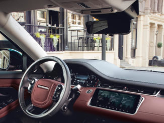 Cockpit des Range Rover Evoque, aufgenommen im Herbst 2018.